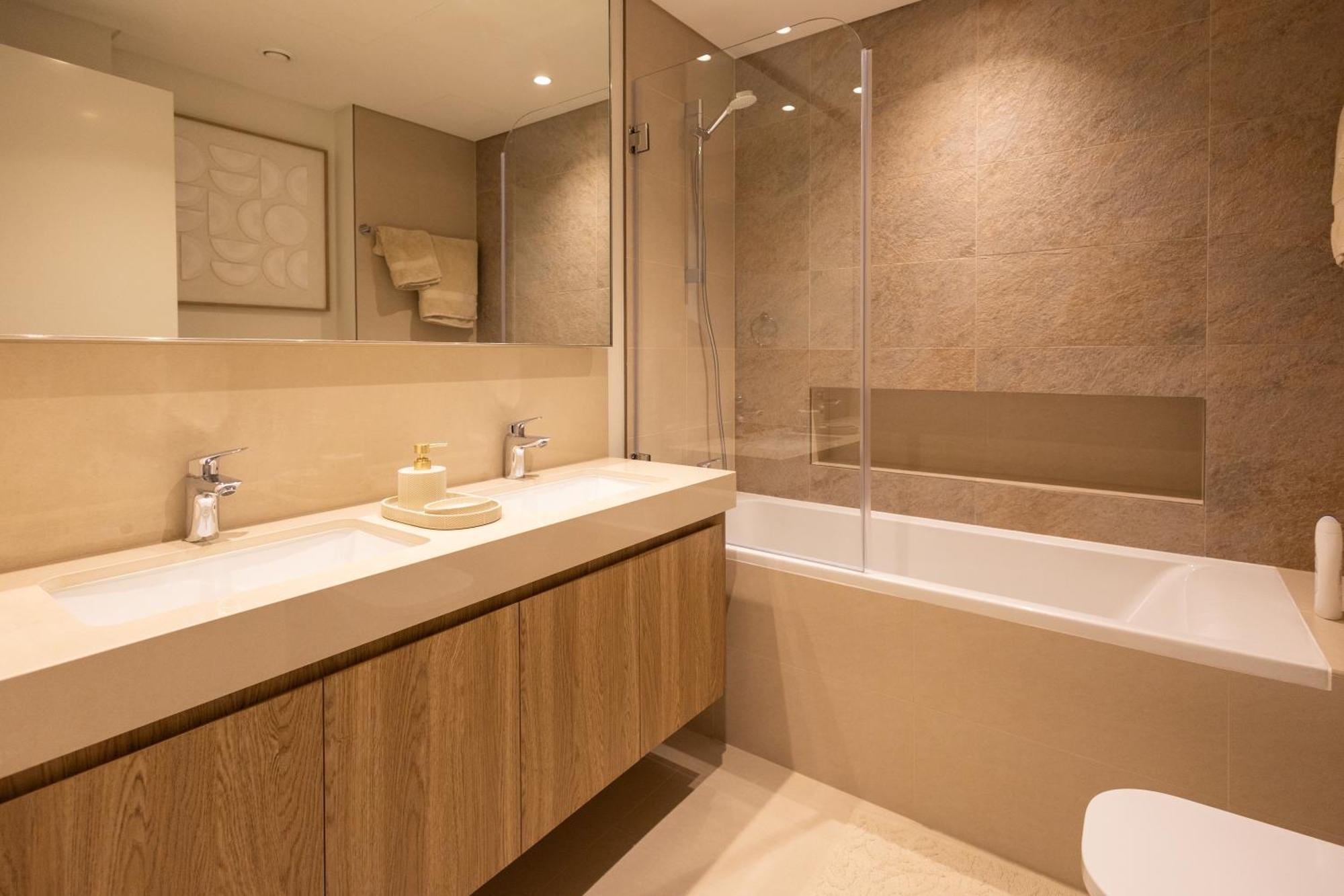 Maison Privee - Urban & Elegant Just Steps From Burj Khalifa Apartment